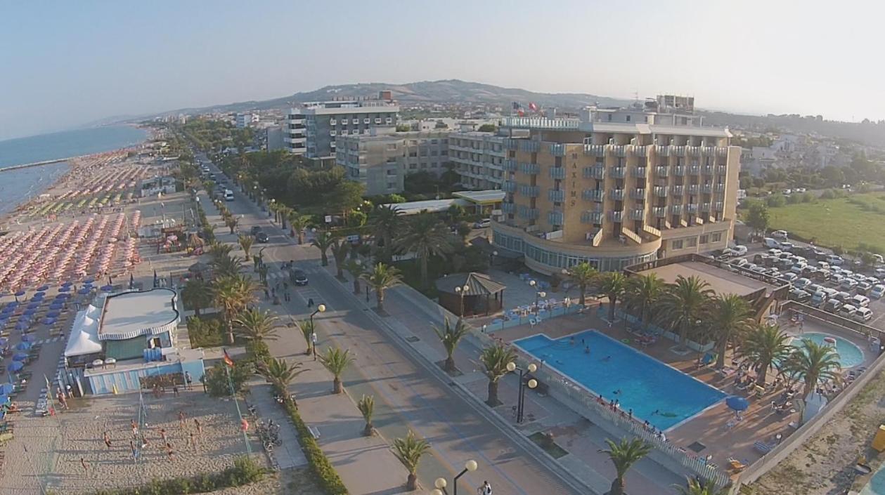 Hotel Maxim'S Martinsicuro Esterno foto