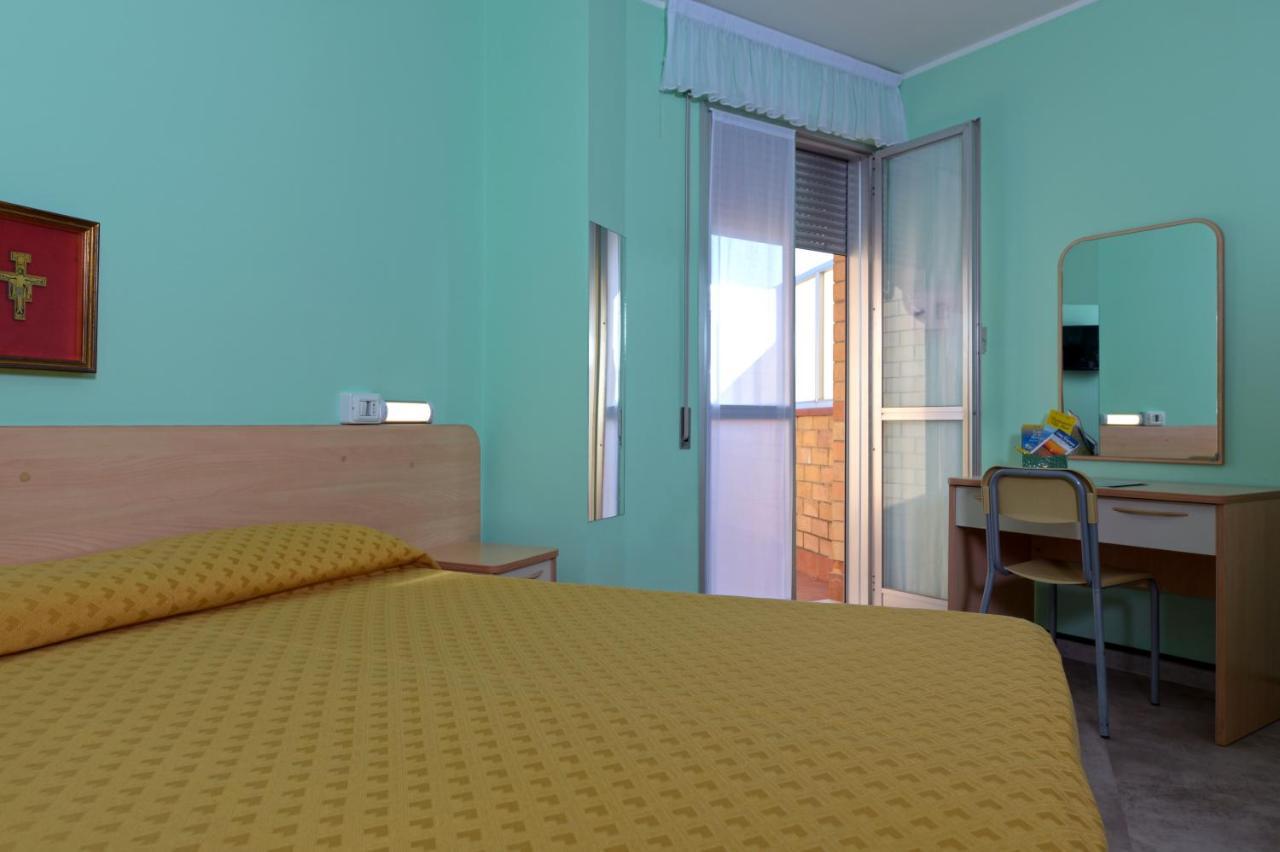 Hotel Maxim'S Martinsicuro Esterno foto