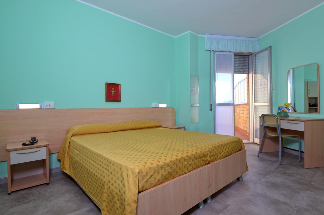 Hotel Maxim'S Martinsicuro Esterno foto