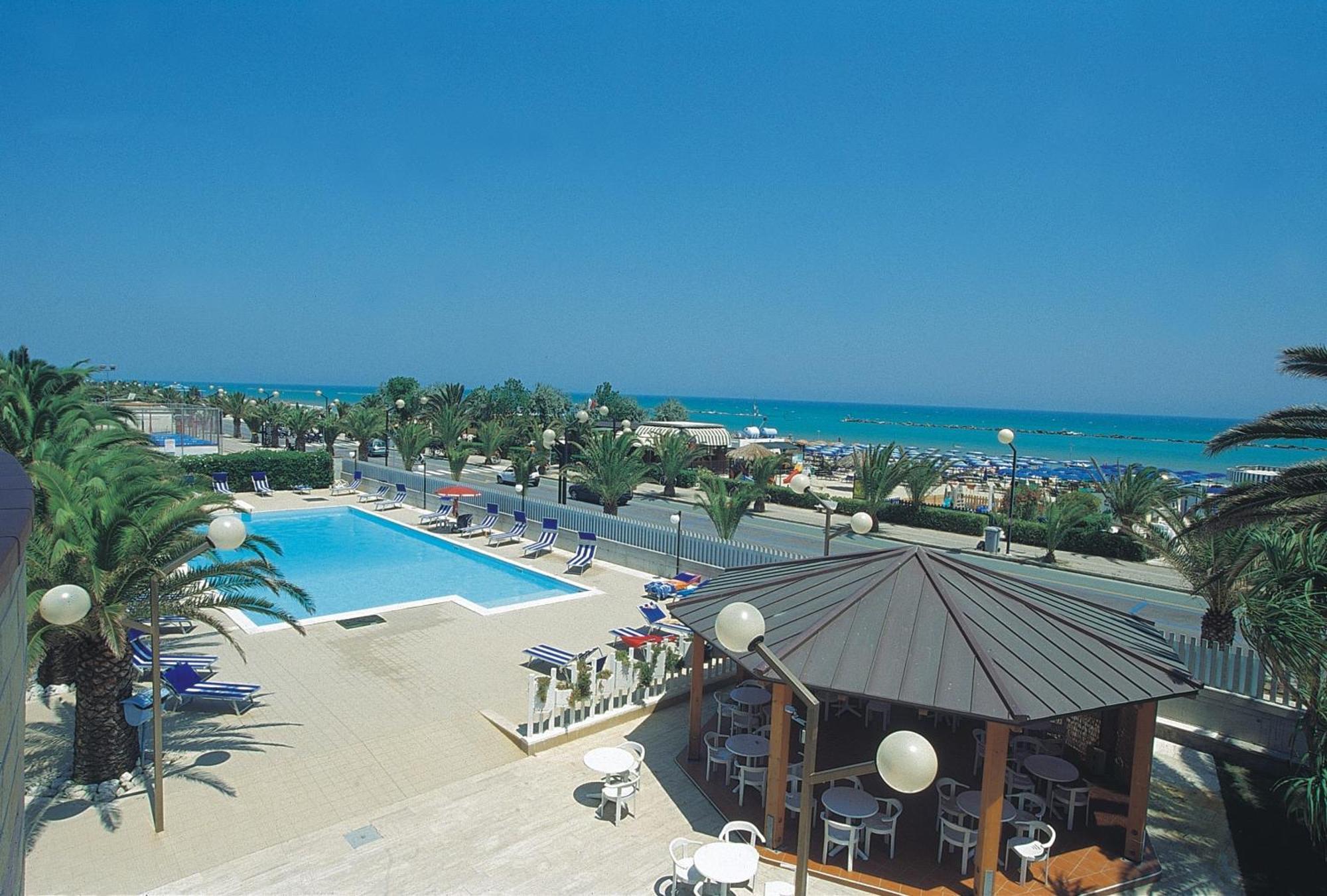 Hotel Maxim'S Martinsicuro Esterno foto