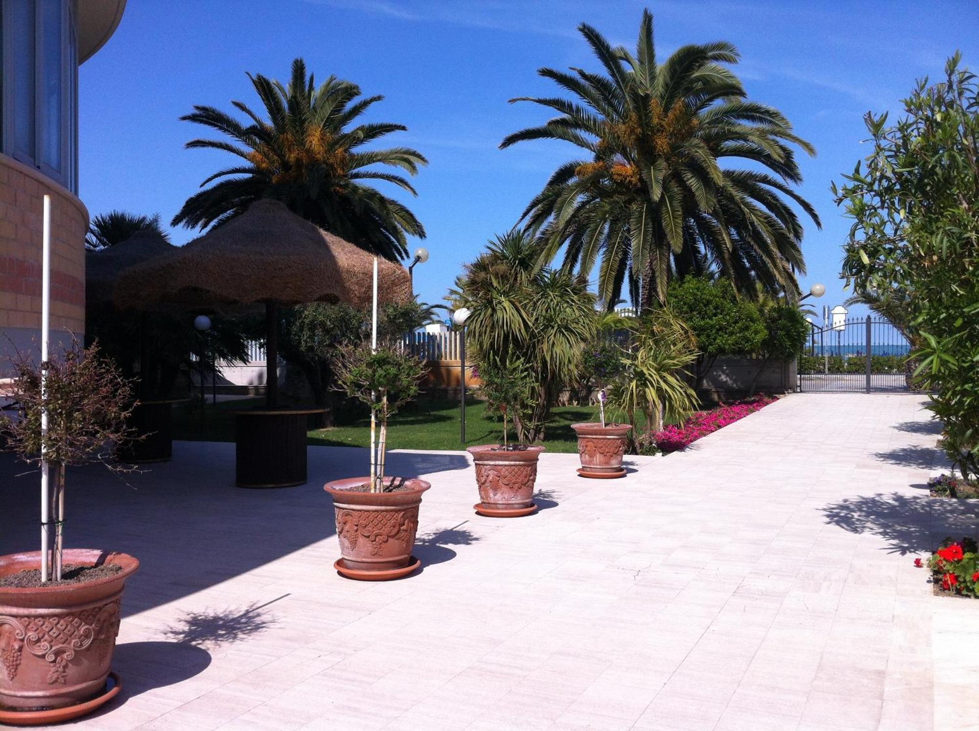 Hotel Maxim'S Martinsicuro Esterno foto