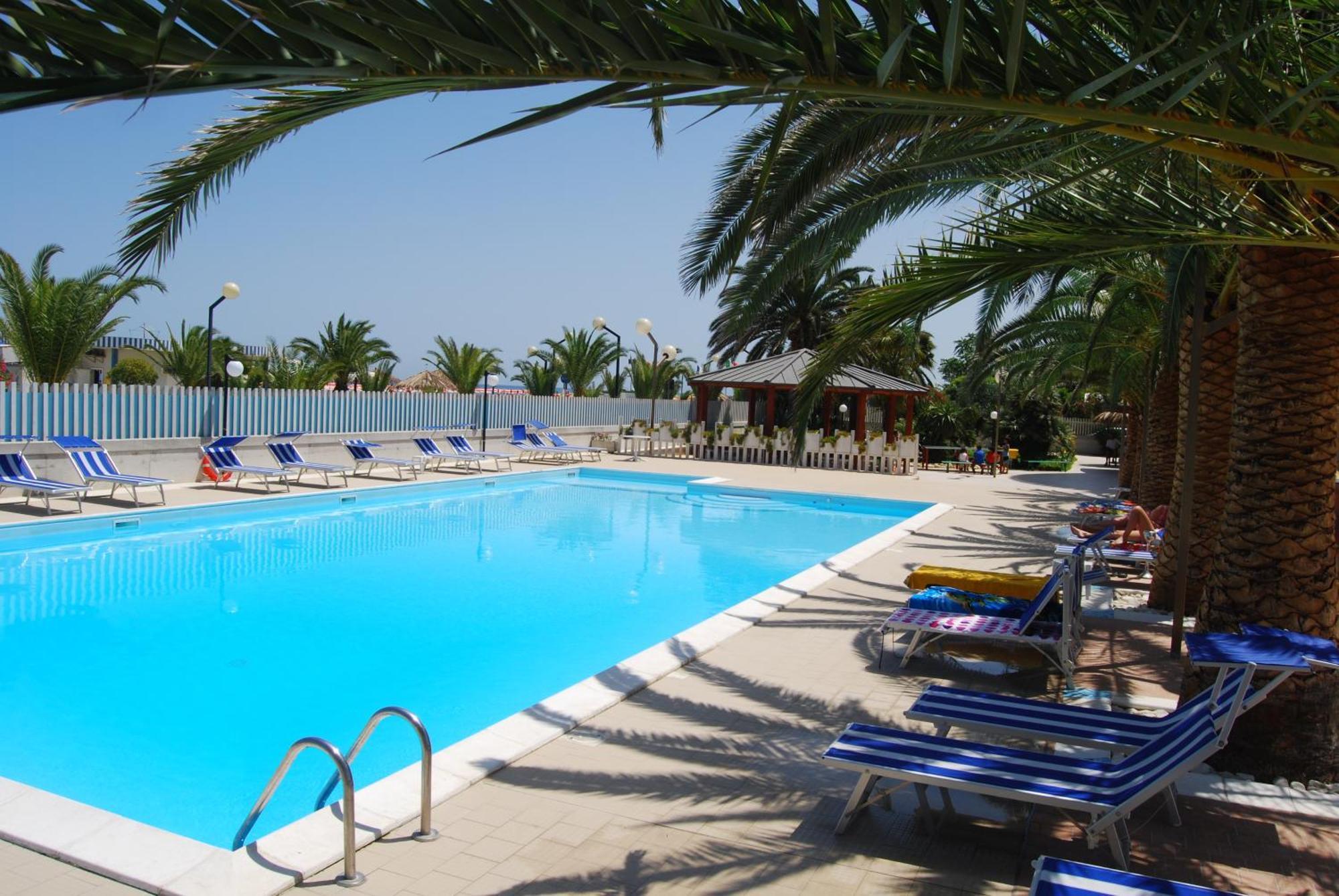 Hotel Maxim'S Martinsicuro Esterno foto
