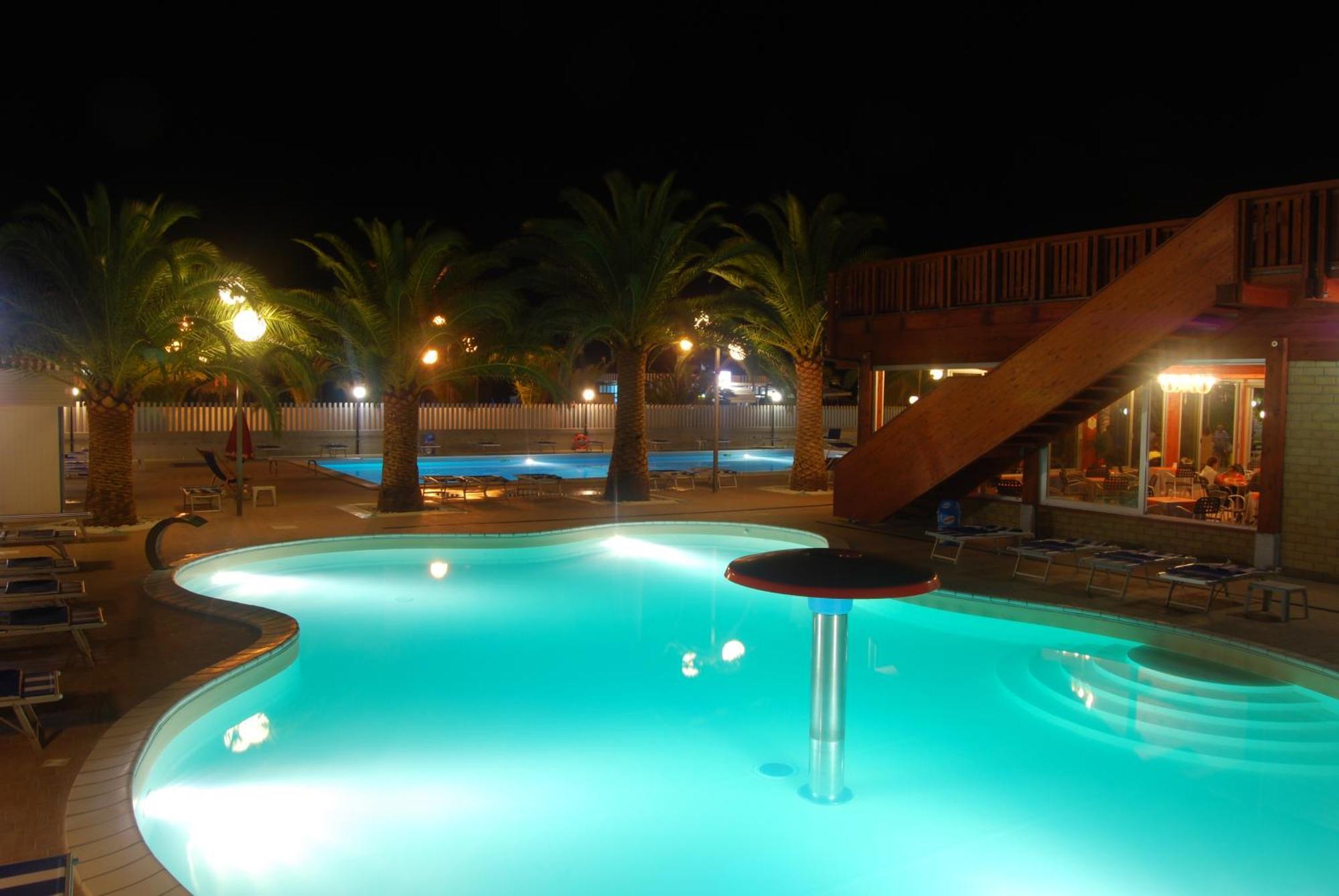 Hotel Maxim'S Martinsicuro Esterno foto