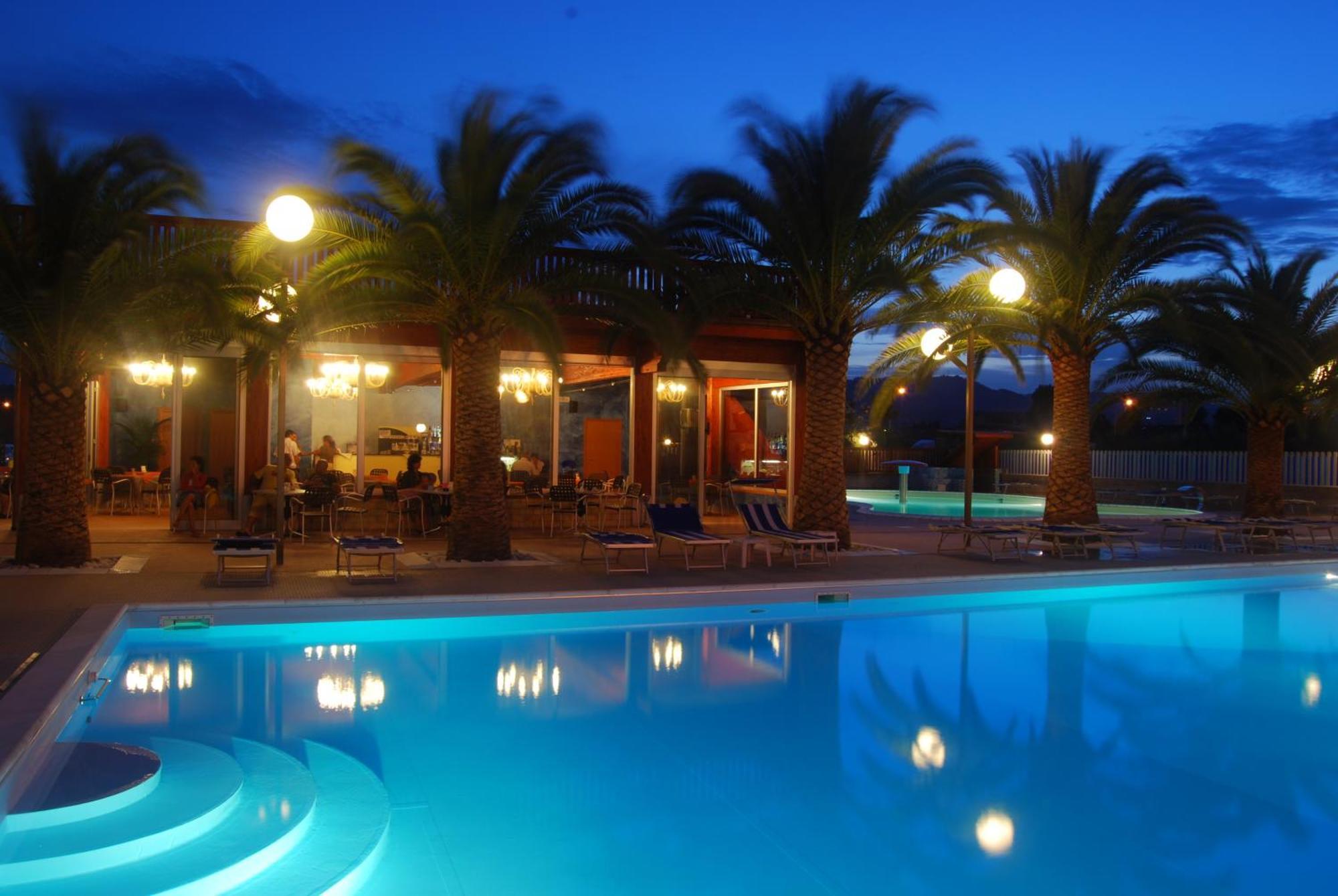 Hotel Maxim'S Martinsicuro Esterno foto