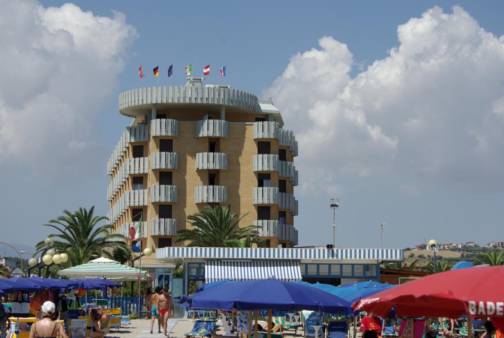 Hotel Maxim'S Martinsicuro Esterno foto