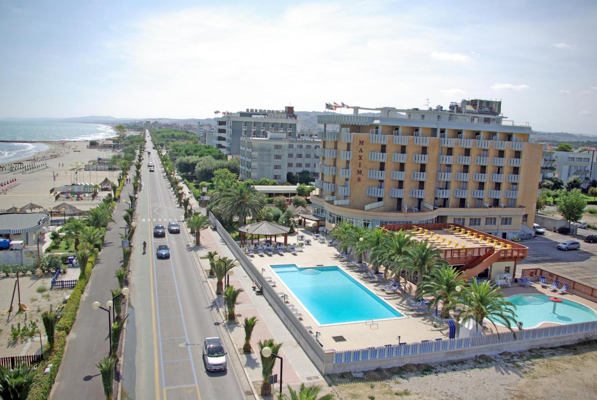 Hotel Maxim'S Martinsicuro Esterno foto