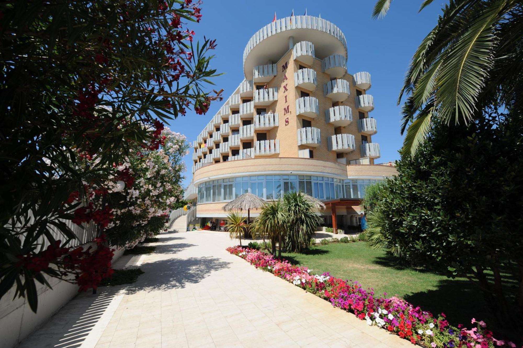Hotel Maxim'S Martinsicuro Esterno foto