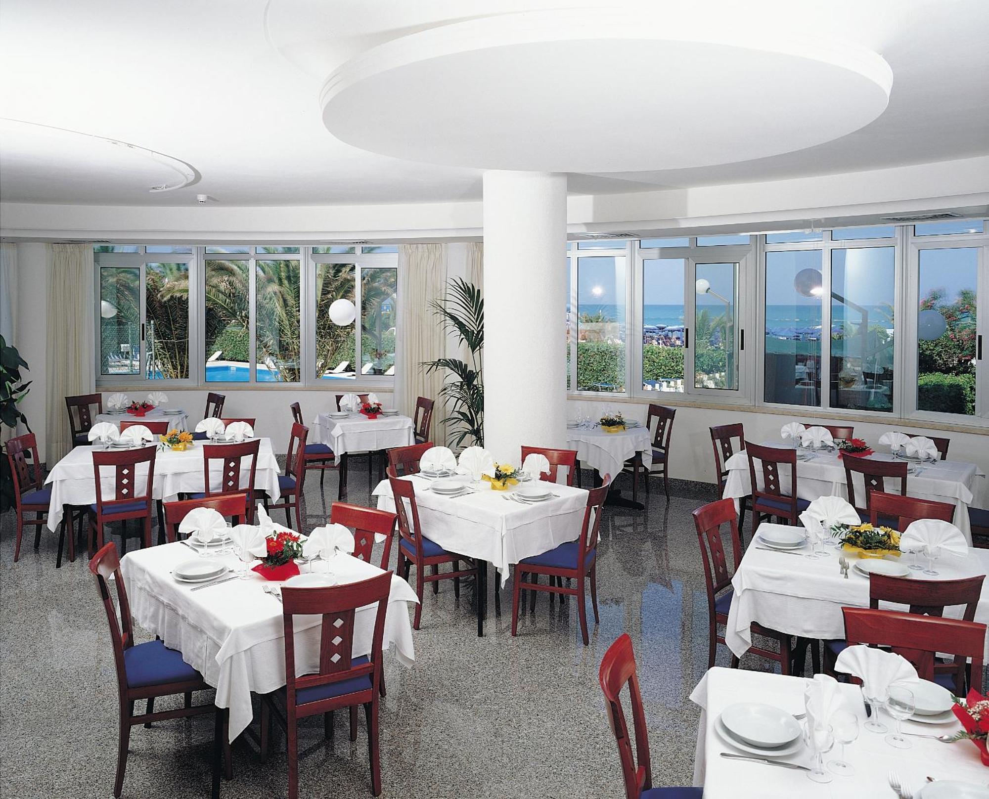 Hotel Maxim'S Martinsicuro Esterno foto