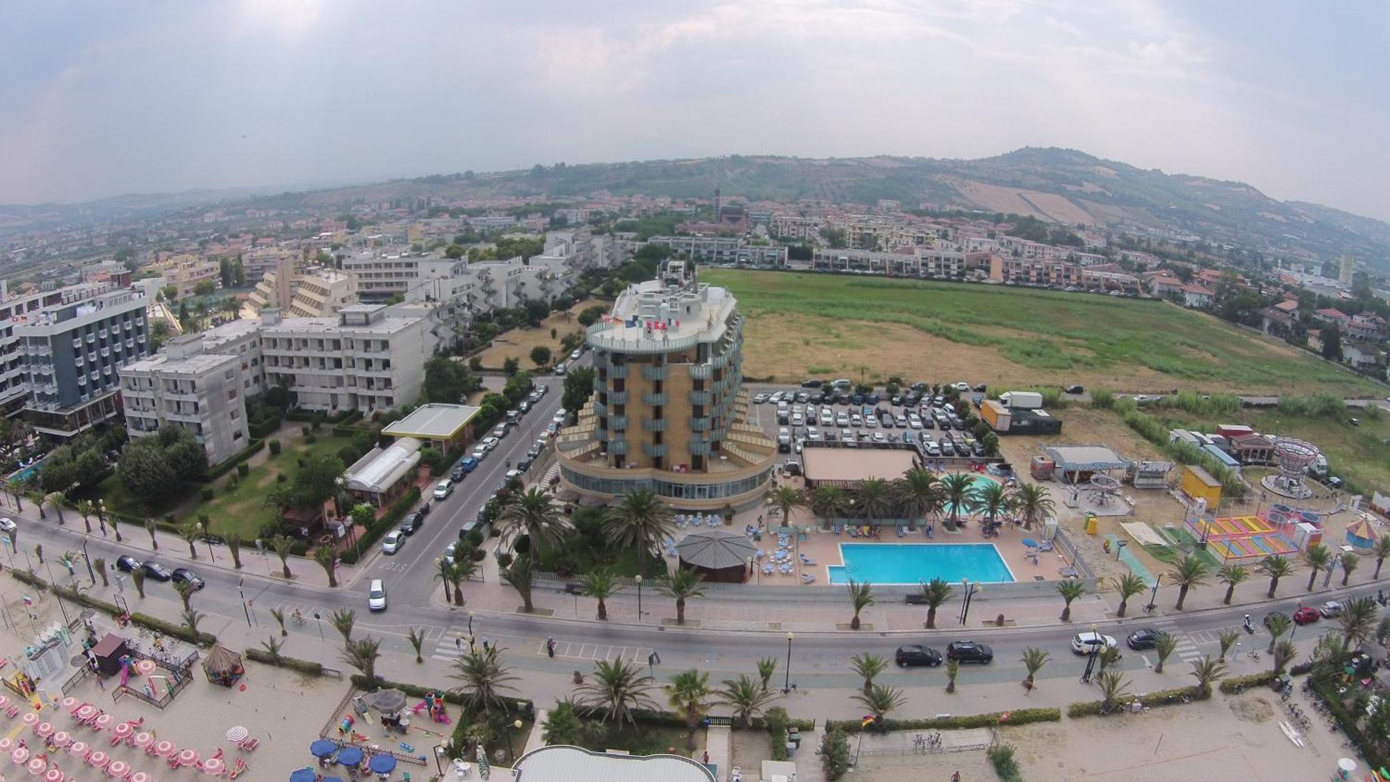 Hotel Maxim'S Martinsicuro Esterno foto