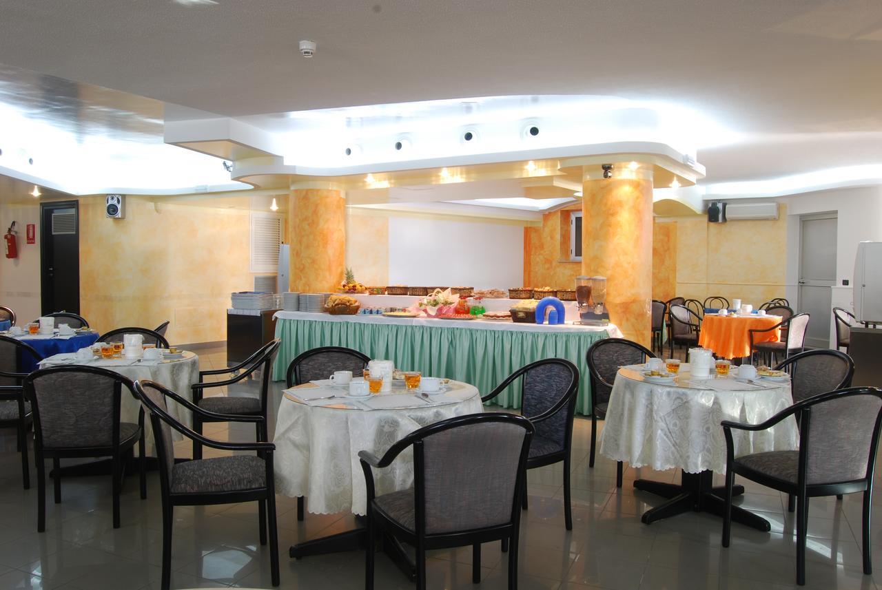 Hotel Maxim'S Martinsicuro Esterno foto